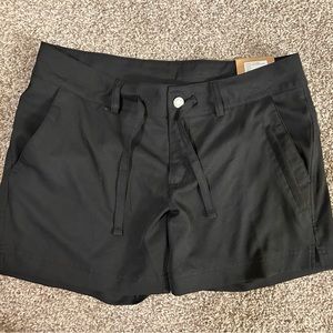 NWT Women’s Magellan flex technology Outdoor Shorts M